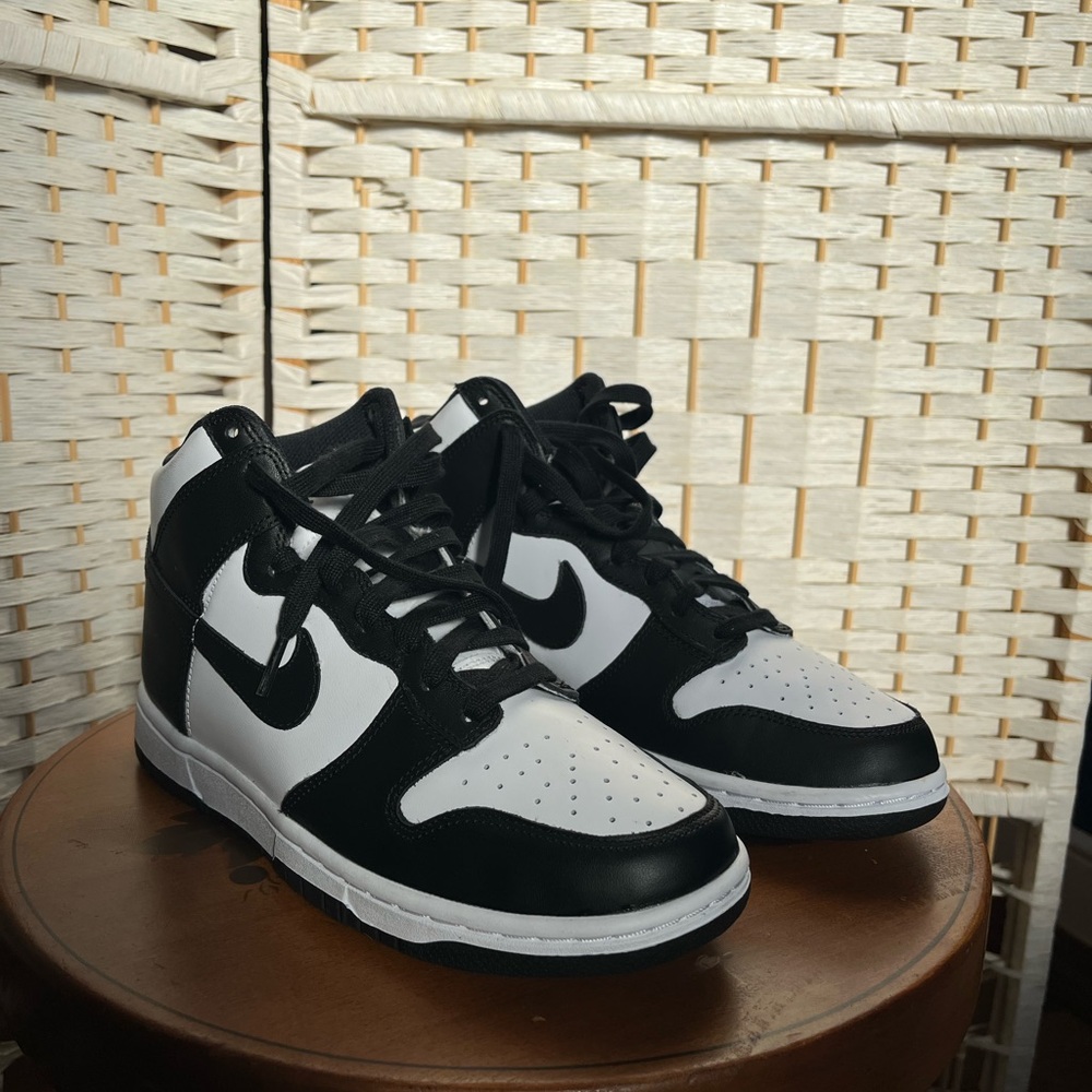 Woman’s Black and White Nike Sneakers